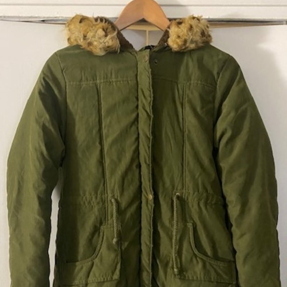 iLoveSIA Women's Hooded Warm Coats Parkas with Faux Fur Jackets size 6